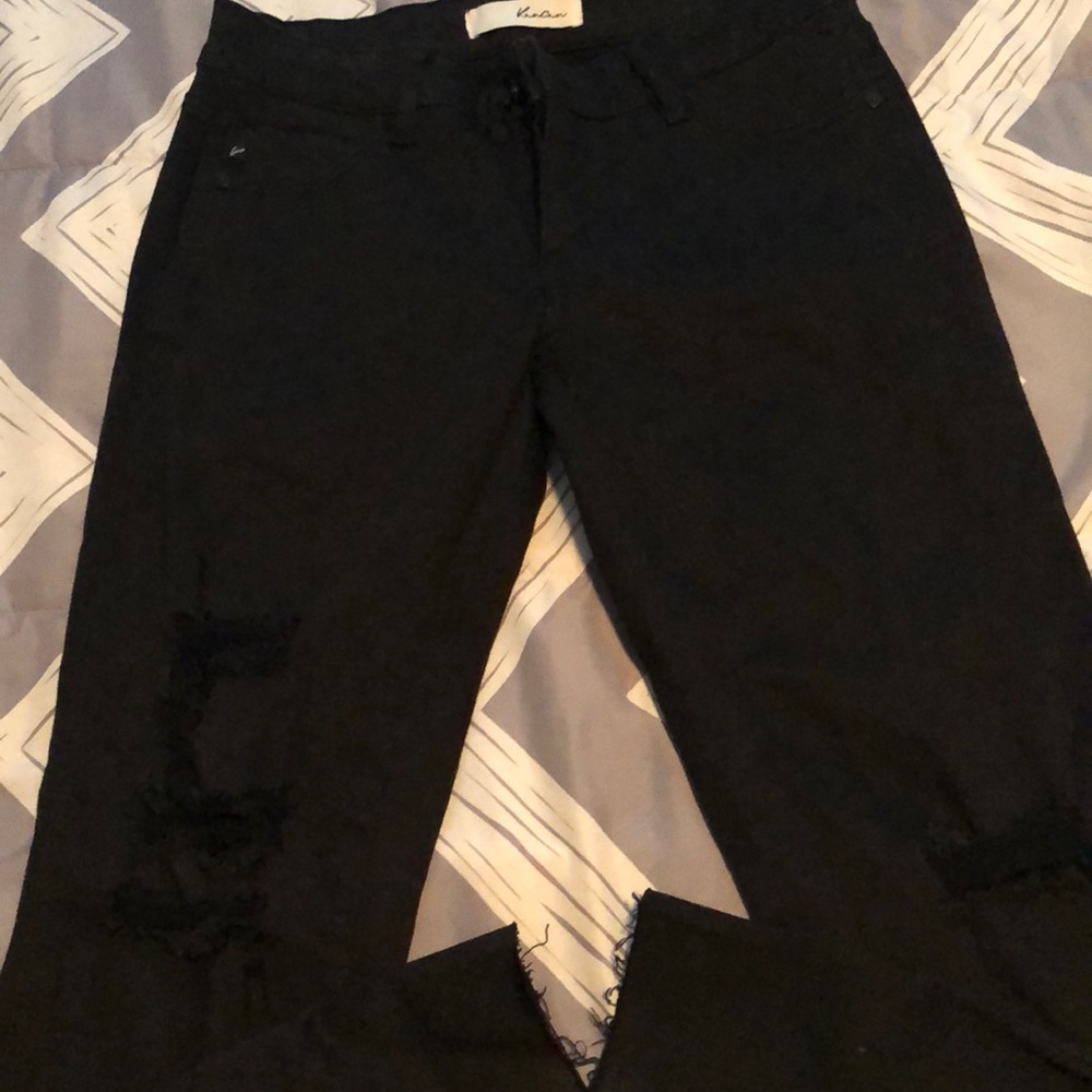 Black ripped skinny jeans